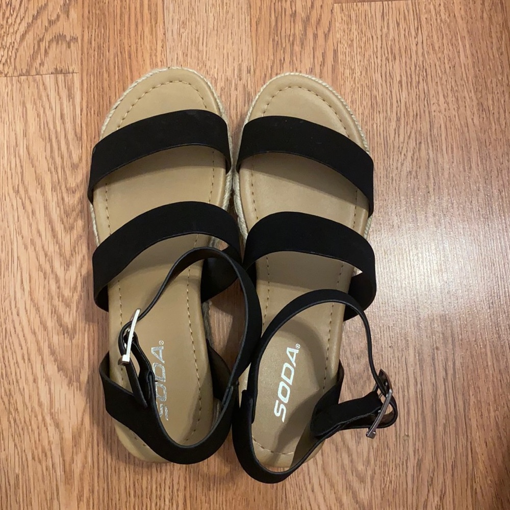 Soda Sandals. Women’s size 8